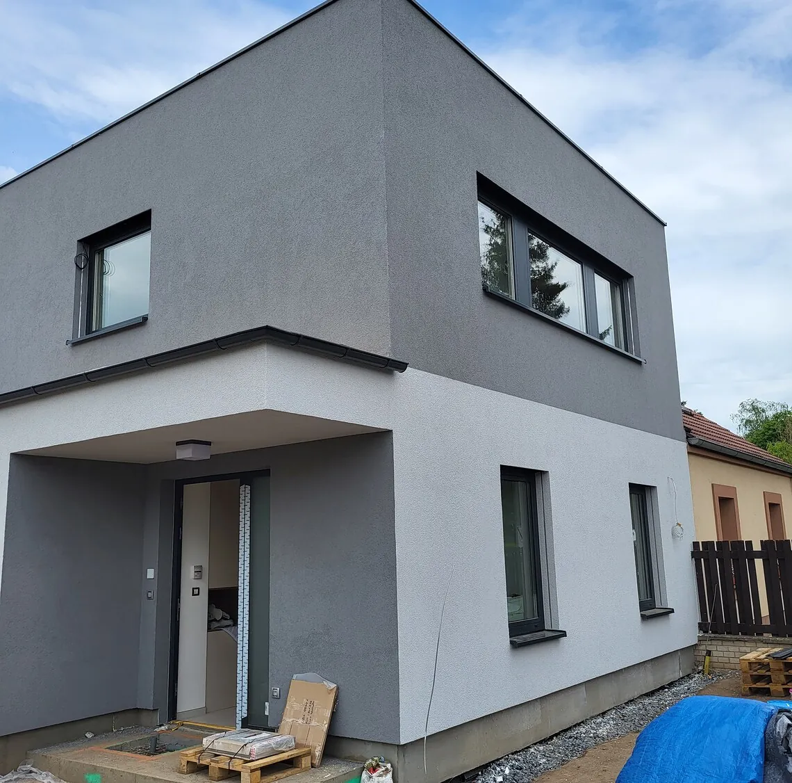 Novostavba rodinného domu — reference elektroinstalace Lovosicko