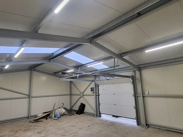 Hala s LED osvětlením — elektroinstalace komerčních prostor Ústecký kraj
