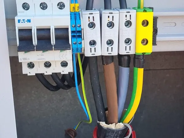 Detail zapojení jističů v rozvaděči — elektroinstalace Litoměřice